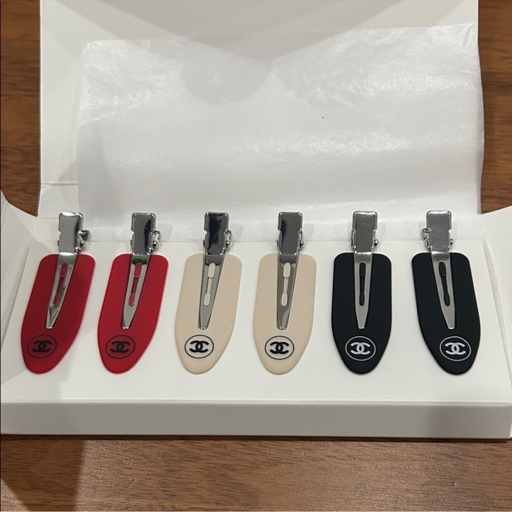 NIB hair clips set GWP